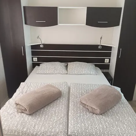 U La La Biograd Na Moru