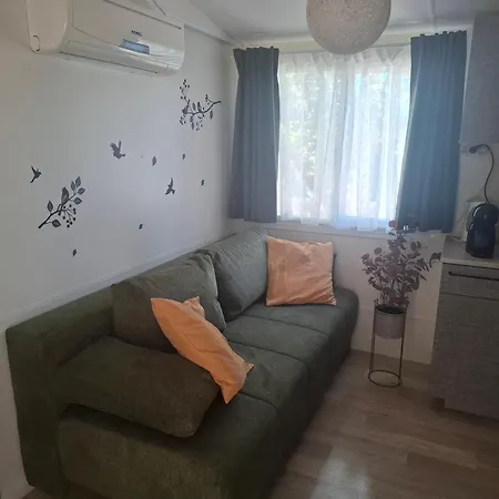 U La La Biograd Na Moru