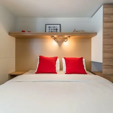 U La La 캠프장 2*